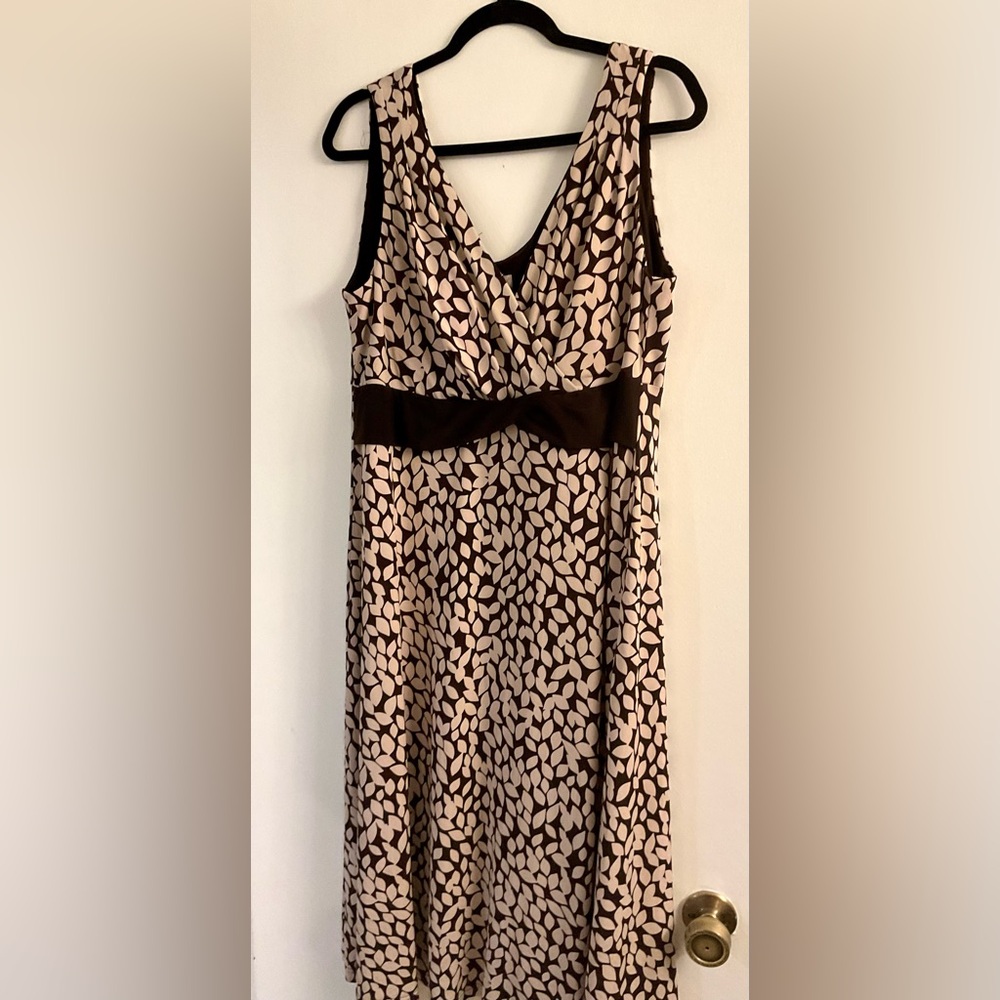 Neutral Black and Cream Sleeveless Dress
